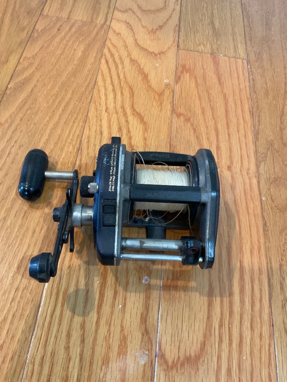 Black Daiwa Procaster Magforce PMF57H Bait Casting Reel - Picture 2 of 3